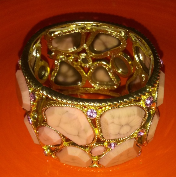 Sold Salmon toned stretch bracelet - Picture 3 of 3